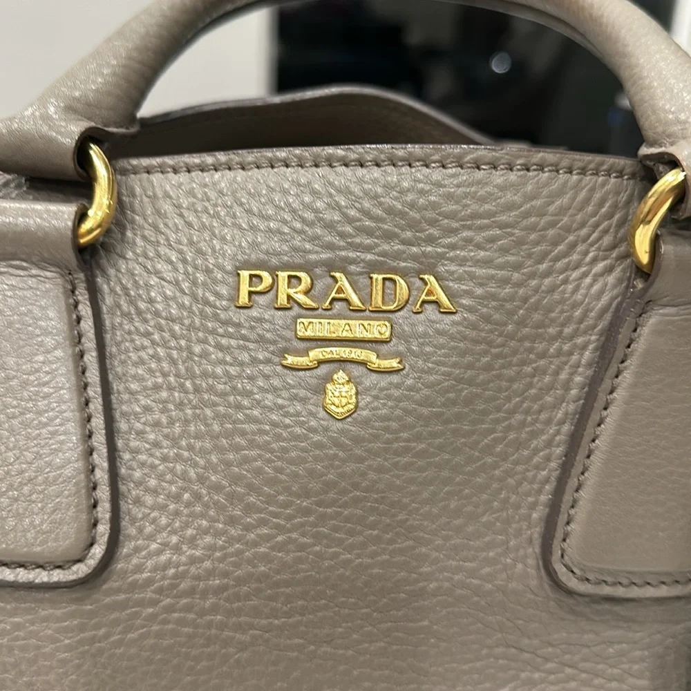 Prada handbag with shoulder straps - Picture 2 of 7